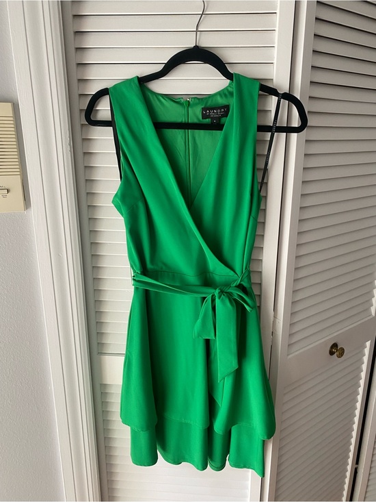 Laundry By Shelli Segal Dresses & Skirts - Laundry by Shelli Segal Women's Tiered Faux Wrap Surplice Mini Dress
Size: 4